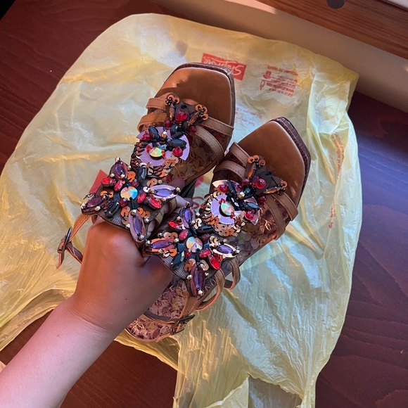 Statuesque Unique Wedges with Sculptural Heel US6 - Picture 7 of 9